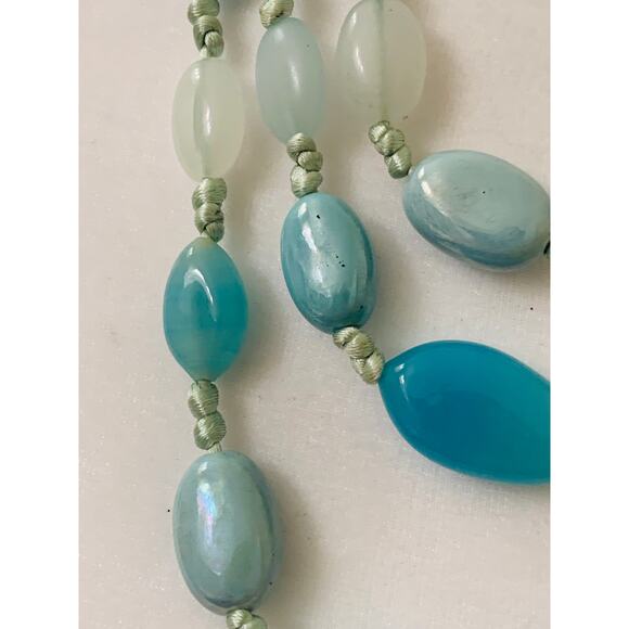 Liz Claiborne Blue Beaded Necklace, Adjustable Length, 16"-19" Long - Picture 3 of 8